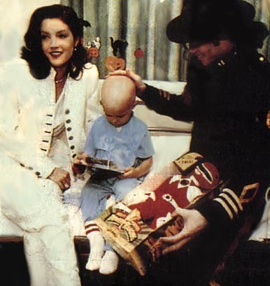 Various-Michael-Lisa-Marie-visit-St-Jude-Children-Hospital-michael-jackson-7637620-386-409[1].jpg